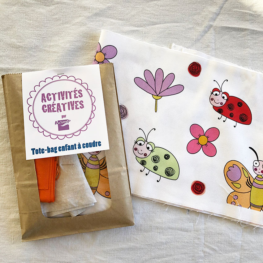 kit pour coudre un petit sac ou tote-bag taille enfant motifs papillons coccinelles abeilles Fil à broder et toile inclus pour broder un prénom ou petit mot Design Anne Da Cunha-Guillegault en exclusivité pour la marque An'imato