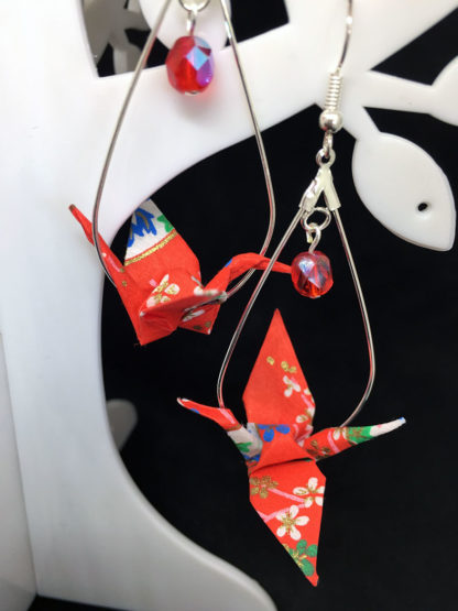 Créoles avec oiseaux origami rouges en papier japonais