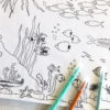 Détail gros plan Set de table en tissu à colorier et lavable fonds marins avec 3 feutres Design An'imato