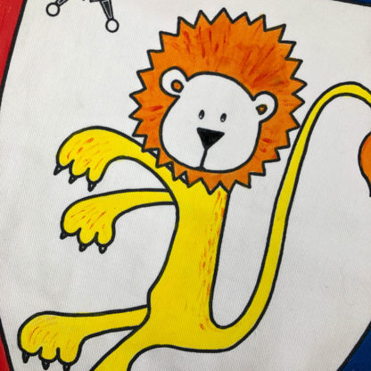 Detail du lion peint en jaune Blason à peindre Design An'imato