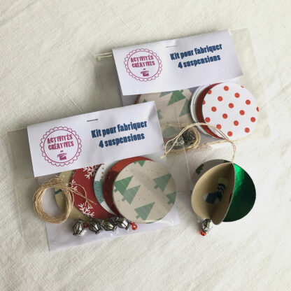 kit pour fabriquer 4 suspensions de Noël en papier avec des ronds en papier de différentes couleurs