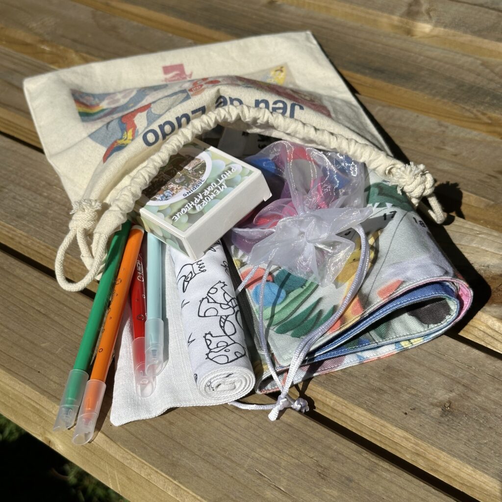 Pochon en tissu jeu ludo sert de rangement pour les jeux et activités ludiques de votre enfant - jeux imaginés par Anne Da Cunha-Guillegault en exclusivité pour la marque An'imato