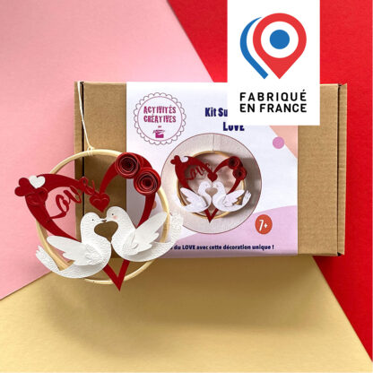 Kit cercle thème LOVE en papiers découpés avec cercle collé imaginé par Anne Da Cunha-Guillegault pour la marque An'imato