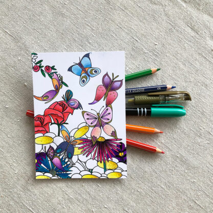 Carte postale fleurs et papillons coloriée Design Anne Da Cunha-Guillegault