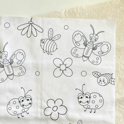 Détail du tissu à colorier motifs bee & bug imaginée par Anne Da Cunha-Guillegault pour An'imato