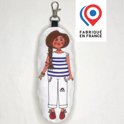porte-clés poupée Mila en tissu colorié imaginé par Anne Da Cunha-Guillegault en exclusivité pour la marque An'imato