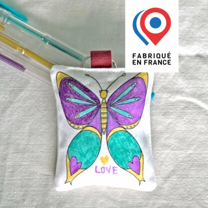 porte-clés papillon en tissu colorié et imaginé par Anne Da Cunha-Guillegault en exclusivité pour la marque An'imato
