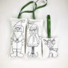 3 suspensions de Noël en tissu avec des motifs à colorier père Noël, lutine et caribou Design et création Anne Da Cunha-Guillegault pour la marque An'imato