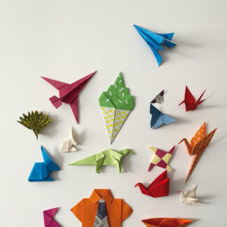 Atelier pliage de papier origami papier washi animé par Anne Da Cunha-Guillegault à Paris 15e boutique atelier Il était une fois dix doigts