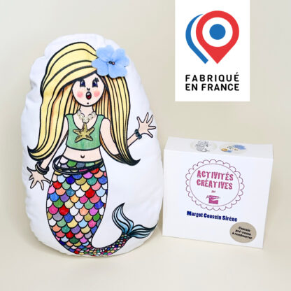 Le kit coussin sirène à personnaliser et le coussin terminé imaginé par Anne Da Cunha-Guillegault en exclusivité pour la marque An'imato