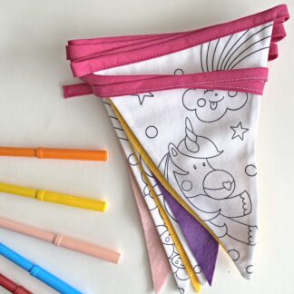 Guirlande avec fanions Licorne à colorier et fanions en feutrine Design Anne Da Cunha-Guillegault pour An'imato