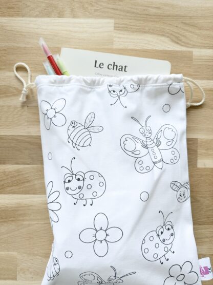Pochon en tissu à colorier motifs papillons coccinelles abeilles imaginé par Anne Da Cunha-Guillegault en exclusivité pour la marque An'imato