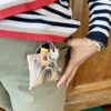 Porte-clés en tissu imprimé avec un chien yorkshire dessiné par Anne Da Cunha-Guillegault en exclusivité pour la marque An'imato