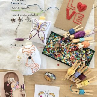atelier broderie créative points de broderie de base techniques mixtes broderie sur tissu, sur feutrine, sequin, photo animé par Anne Da Cunha-Guillegault