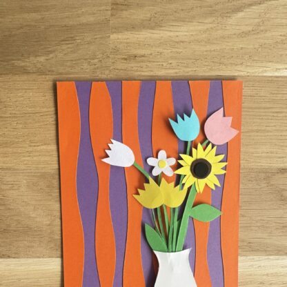 exemple de collage papiers découpés sur carte pour atelier collage découpage animé par Anne Da Cunha-Guillegault