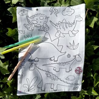 feuille en tissu à colorier lavable réutilisable motifs dinosaures Design Anne Da Cunha-Guillegault en exclusivité pour la marque An'imato Fabriqué en France motifs exclusifs