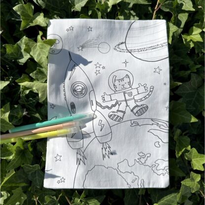 feuille en tissu à colorier lavable réutilisable thème espace fusée chat de l'espace Design Anne Da Cunha-Guillegault en exclusivité pour la marque An'imato Fabriqué en France motifs exclusifs