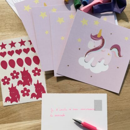 Pochette 5 invitations anniversaire licorne avec ballons et gommettes carte et gommettes imaginées par Anne Da Cunha-Guillegault en exclusivité pour la marque An'imato