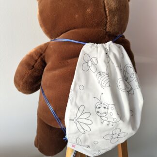 Sac à dos en tissu à colorier motifs papillons coccinelles abeilles imaginé par Anne Da Cunha-Guillegault en exclusivité pour la marque An'imato