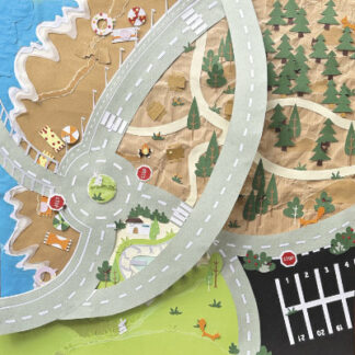 Tapis vroum vroum circuit pour voitures et tapis à histoire en tissu créé par Anne Da Cunha-Guillegault en exclusivité pour la marque An'imato