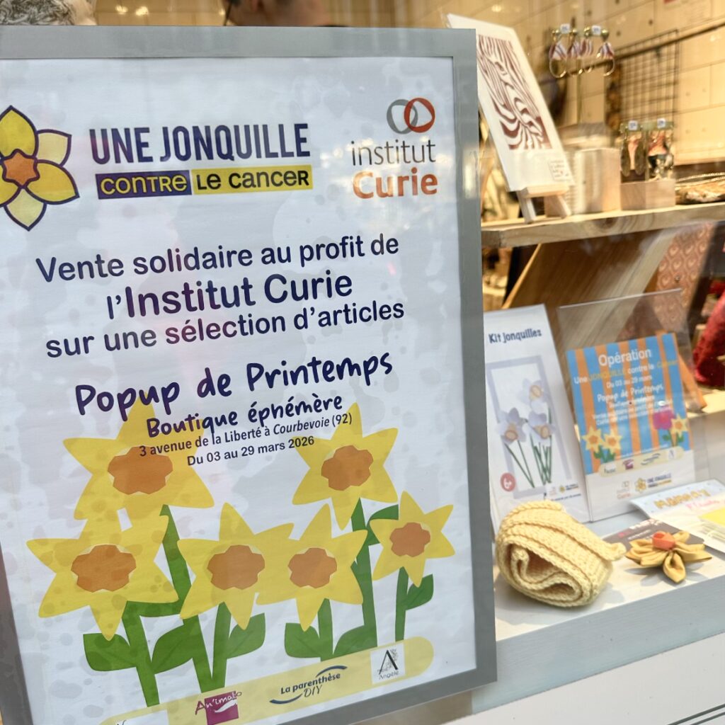 Opération Une jonquille contre le cancer avec l'Institut Curie au popup de Bécon Les Bruyères tout le mois de mars 2026 sur une sélection d'article en collaboration avec An'imato AMC Atelier Mode Création La Parenthèse DIY et Angele bijoux